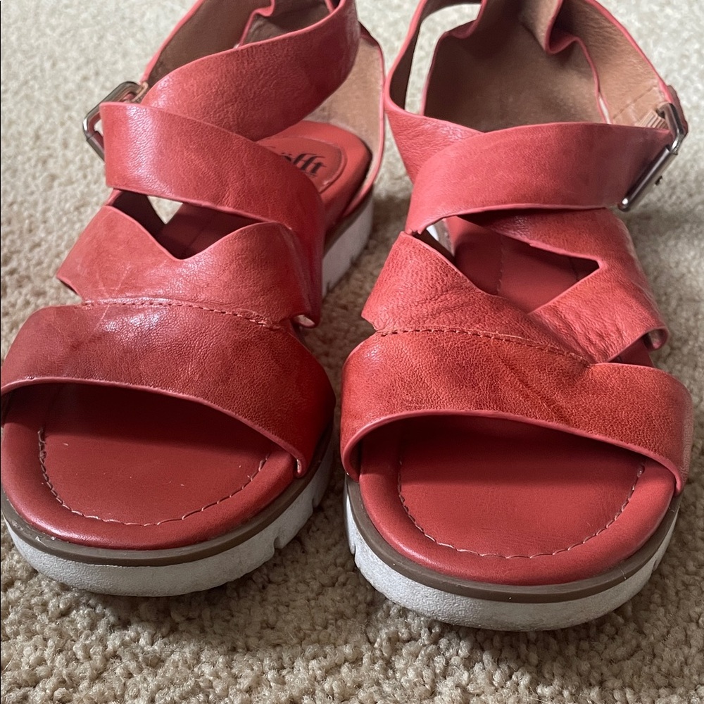 Söfft Women’s Coral Strappy Comfort Sandals - Picture 5 of 6